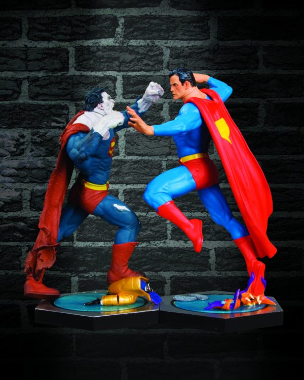 ULTIMATE SHOWDOWN STATUE #2: Superman vs Bizarro set