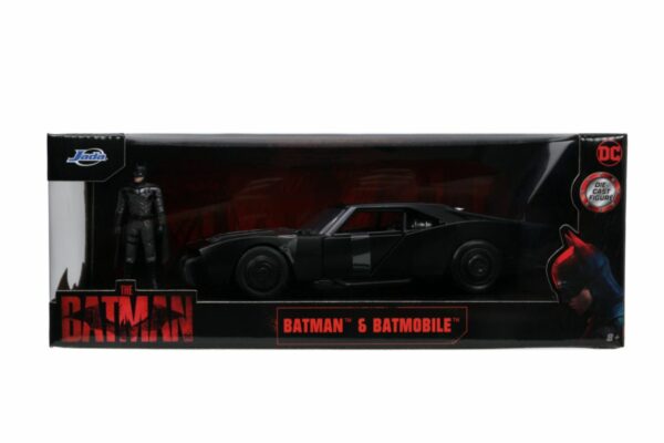 BATMAN DIE CAST VEHICLES #33: Batmobile with Batman 1:24th scale: The Batman